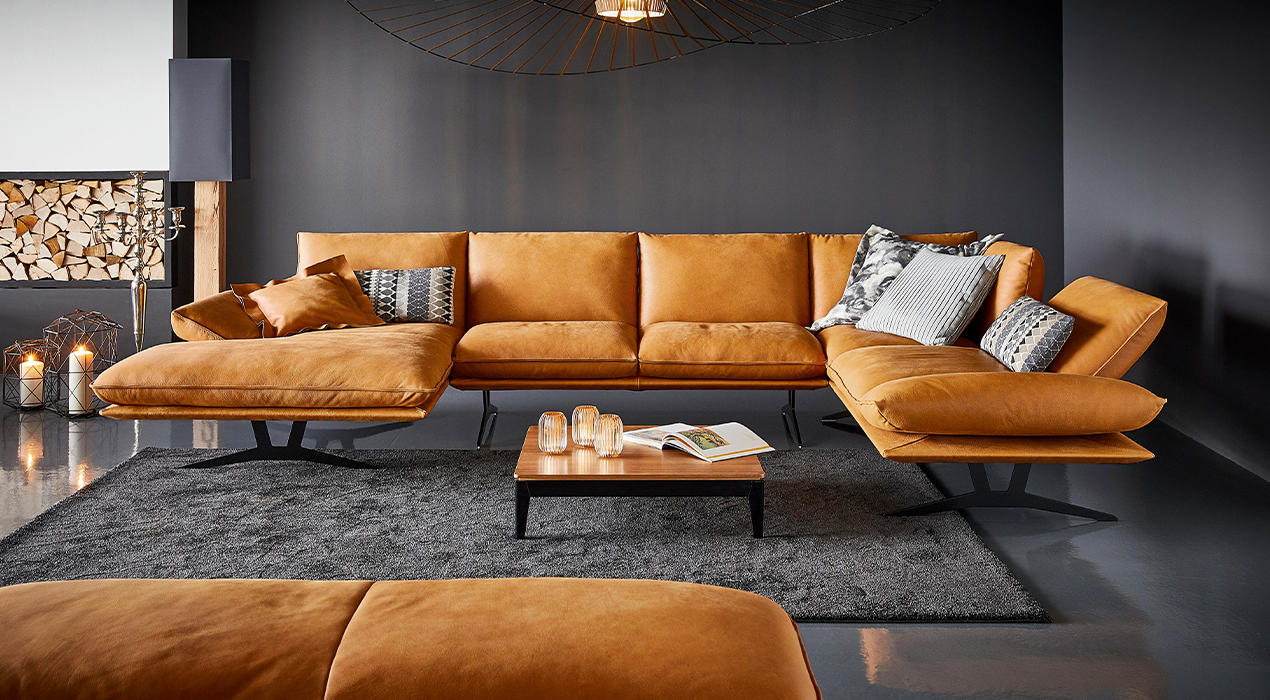 Tmavě žlutá sedací souprava do U