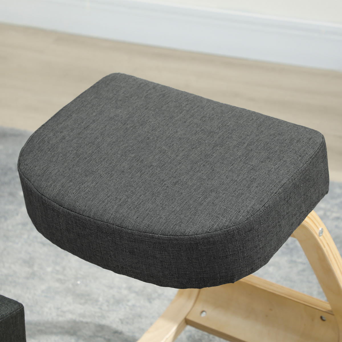 KNIESTUHL DE-05235 Ergonomisch, Polsterhocker für gesunde Haltung Dunkelgrau - Dunkelgrau, Holz (51/58/69cm) - ComfortXL