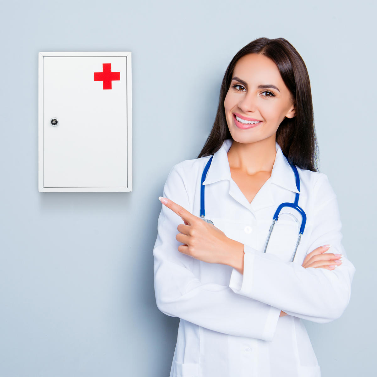 SKŘÍŇKA na léky - bílá, kov (21.5/32/8cm) - Relaxdays