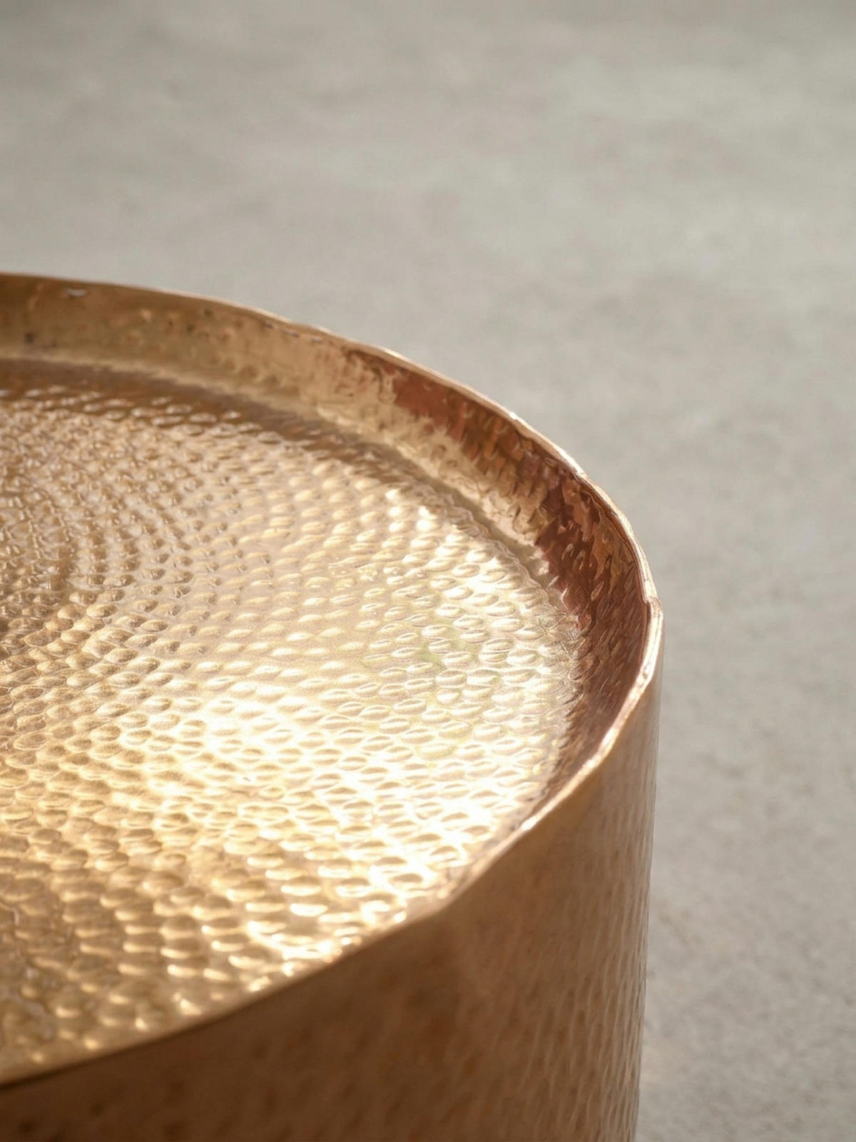 COUCHTISCH Orientalisch mit Hammerschlag-Struktur aus Aluminium und hohler Bauweise, Gold 60x60x35 cm - Goldfarben, Metall (60/60/35cm) - KADIMA DESIGN