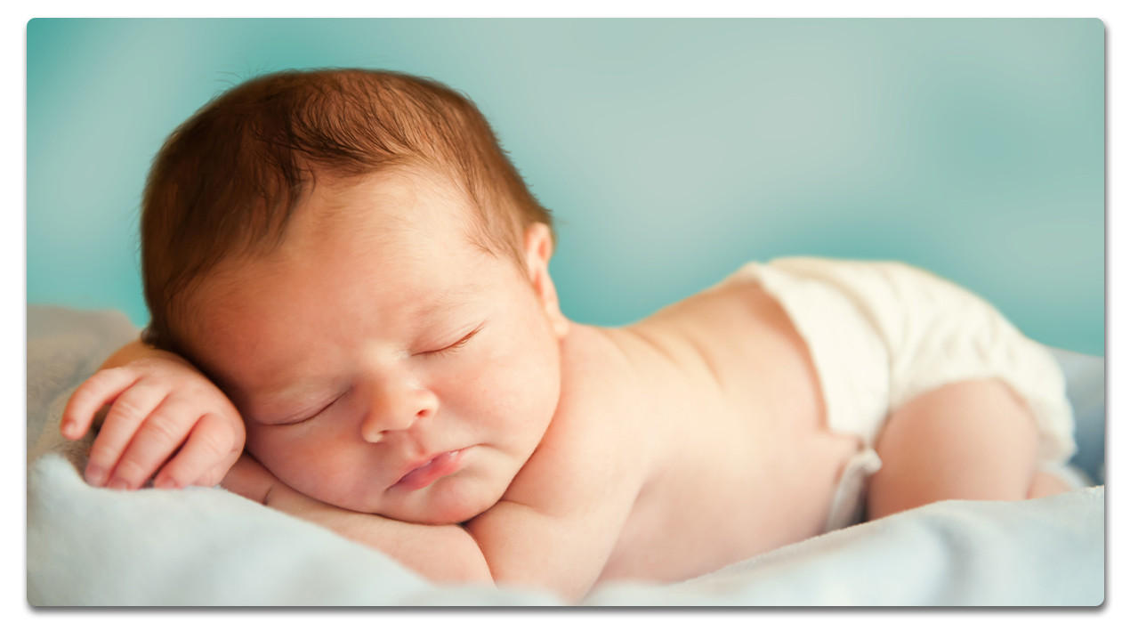 schlafendes baby in windel