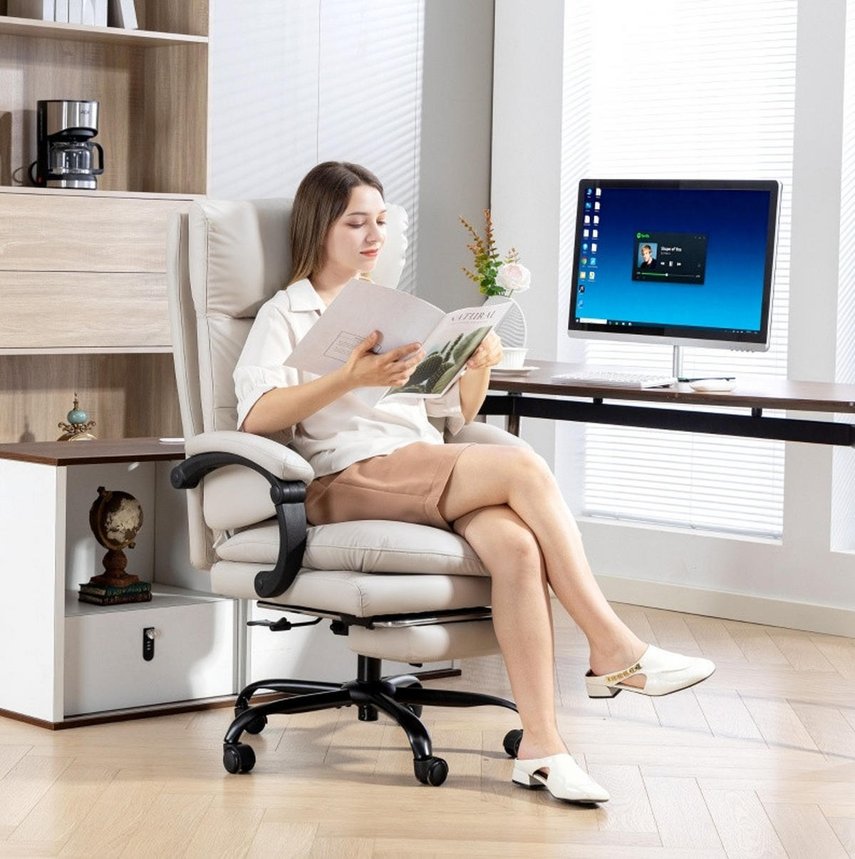 BÜROSTUHL höhenverstellbar mit Fußstütze Kunstleder Light Gray - Hellgrau, Kunststoff (60/121/66cm) - Meubliv