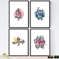 POSTER Set mit 4 glücklich und bunt ‚Love‘ A4 Schwarzer Rahmen - Schwarz, Papier (29.7/3cm) - Nacnic