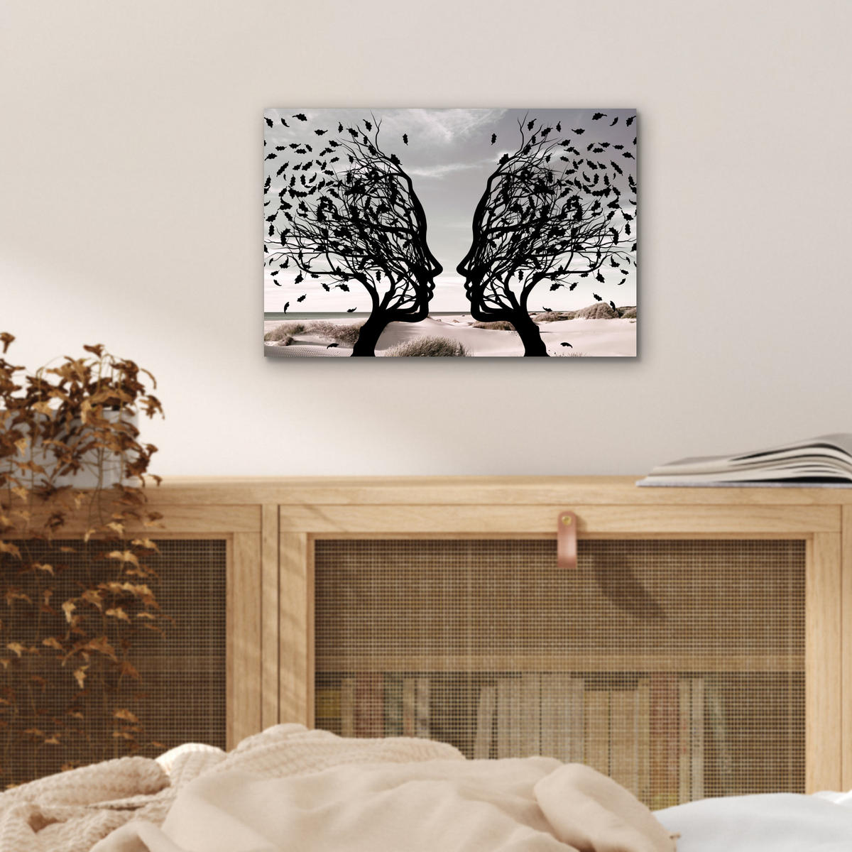 KOVOVÝ OBRAZ Pláž - more - ľudia - strom - moderné umenie 30x20 cm - svetlosivá, kov (30/20cm) - MuchoWow