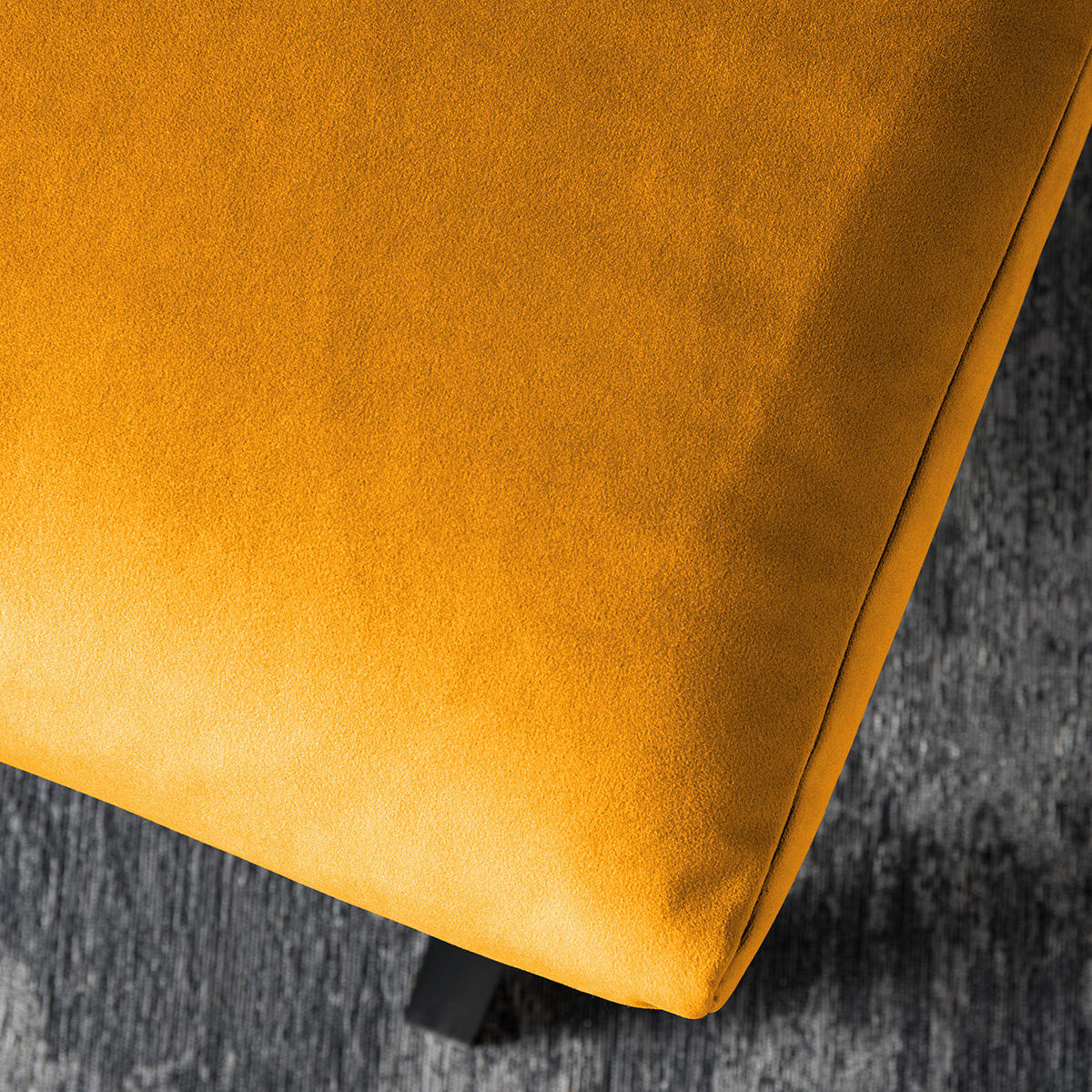 POLSTERHOCKER mit Holzfüßen - Gelb/Schwarz, Eichenholz/Textil (51/37/41cm) - home24