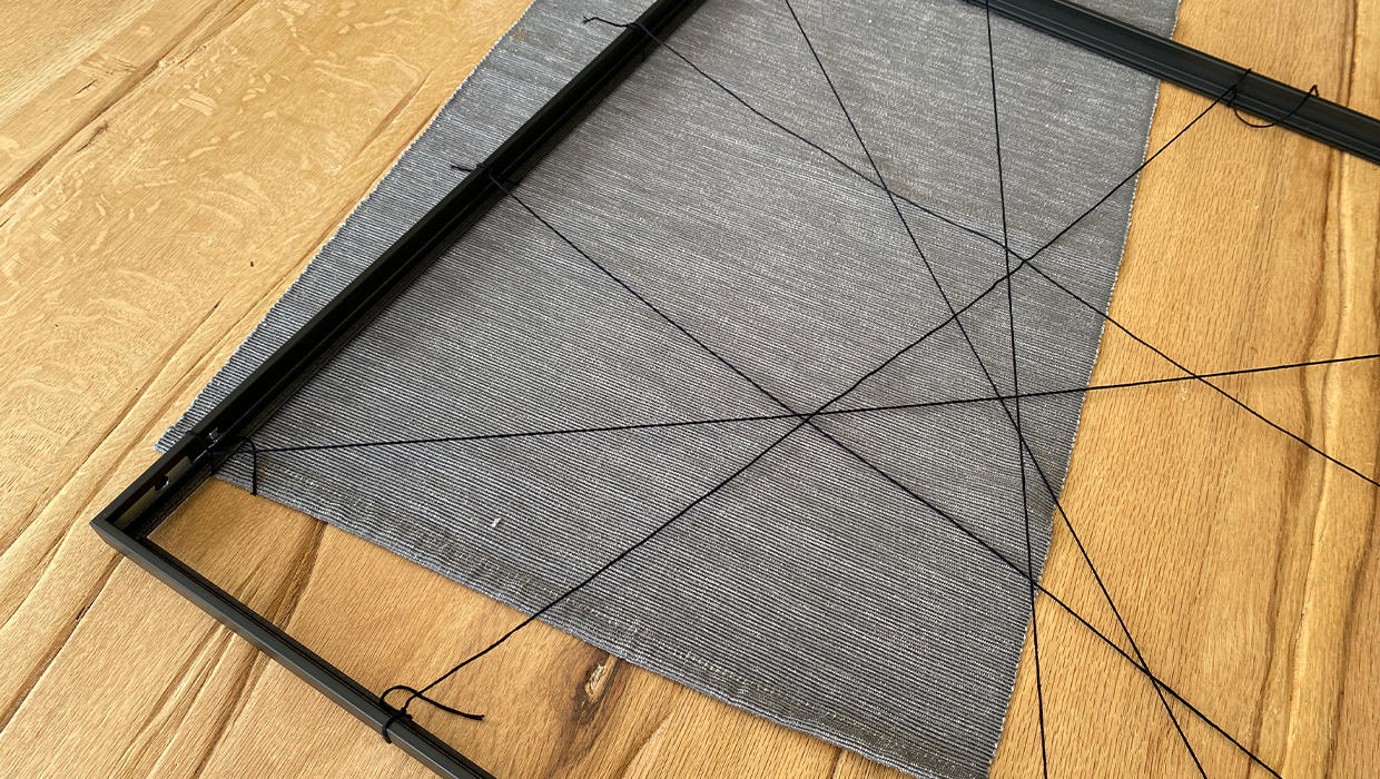 DIY Memoboard - Platzierung der Rückwand im Rahmen