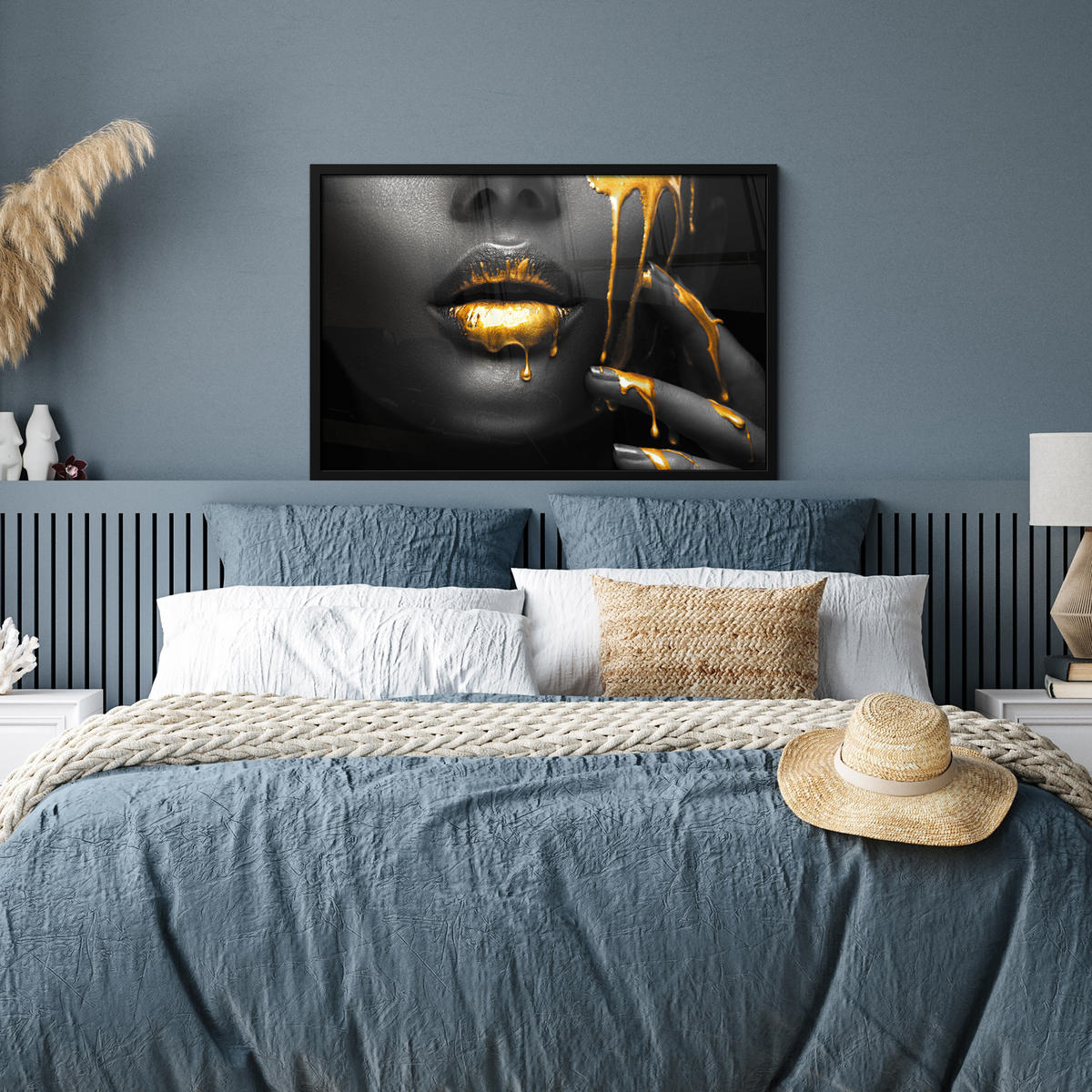 ZARÁMOVANÝ PLAGÁT Žena - čierna - zlatá - tvár - pery 90x60 cm - zlatá, papier (90/60cm) - MuchoWow