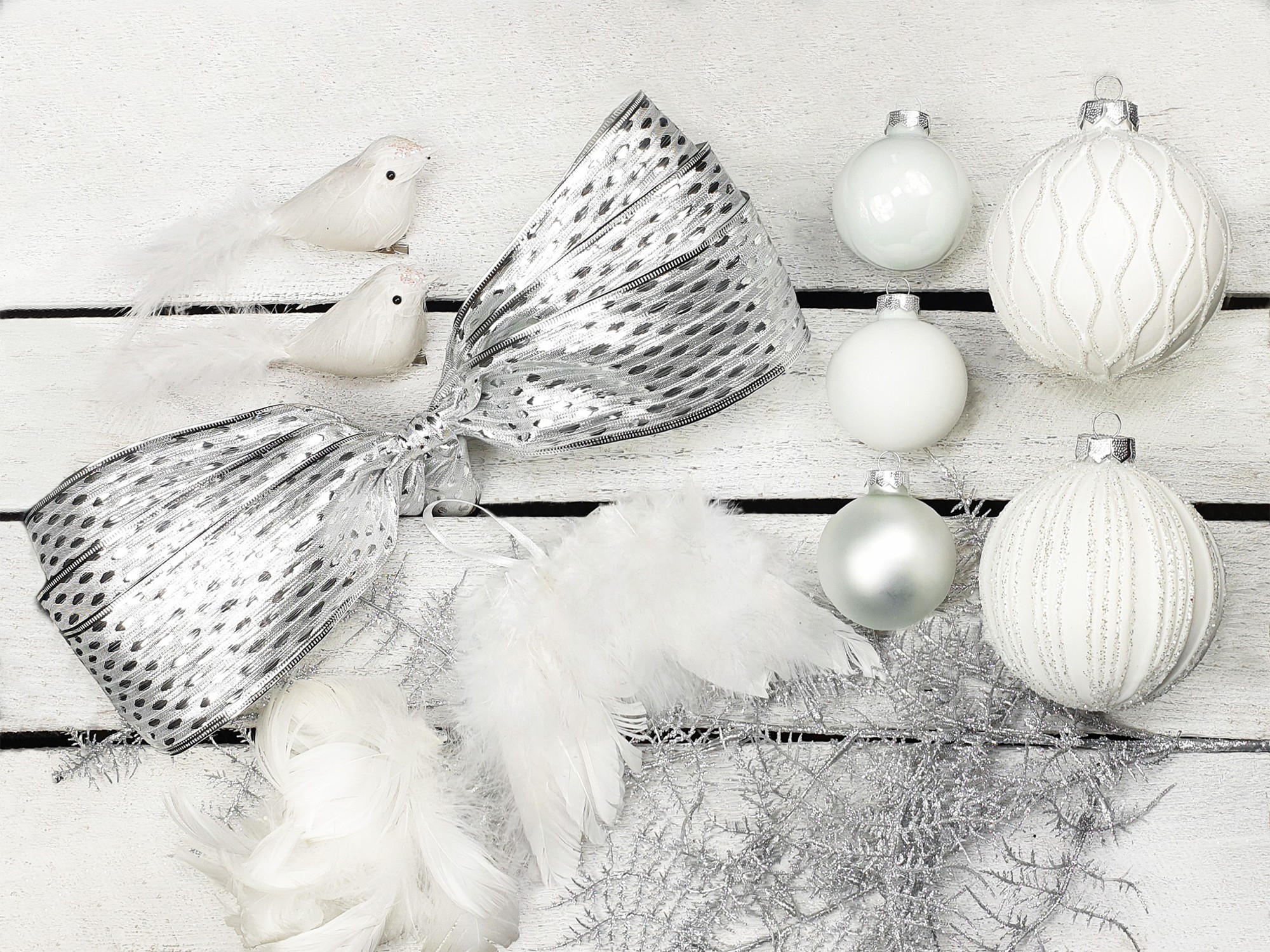 LAALU CHRISTBAUMKUGEL-SET 120 Stück in Luxusbox SCHNEEKÖNIGIN für Weihnachtsbäume 240-270 cm - Silberfarben/Weiß, Glas/Kunststoff (55/50/75cm) - LAALU