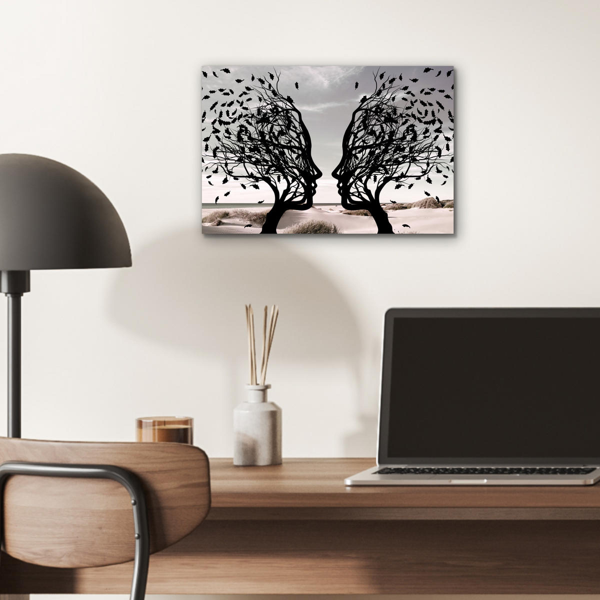 KOVOVÝ OBRAZ Pláž - more - ľudia - strom - moderné umenie 30x20 cm - svetlosivá, kov (30/20cm) - MuchoWow
