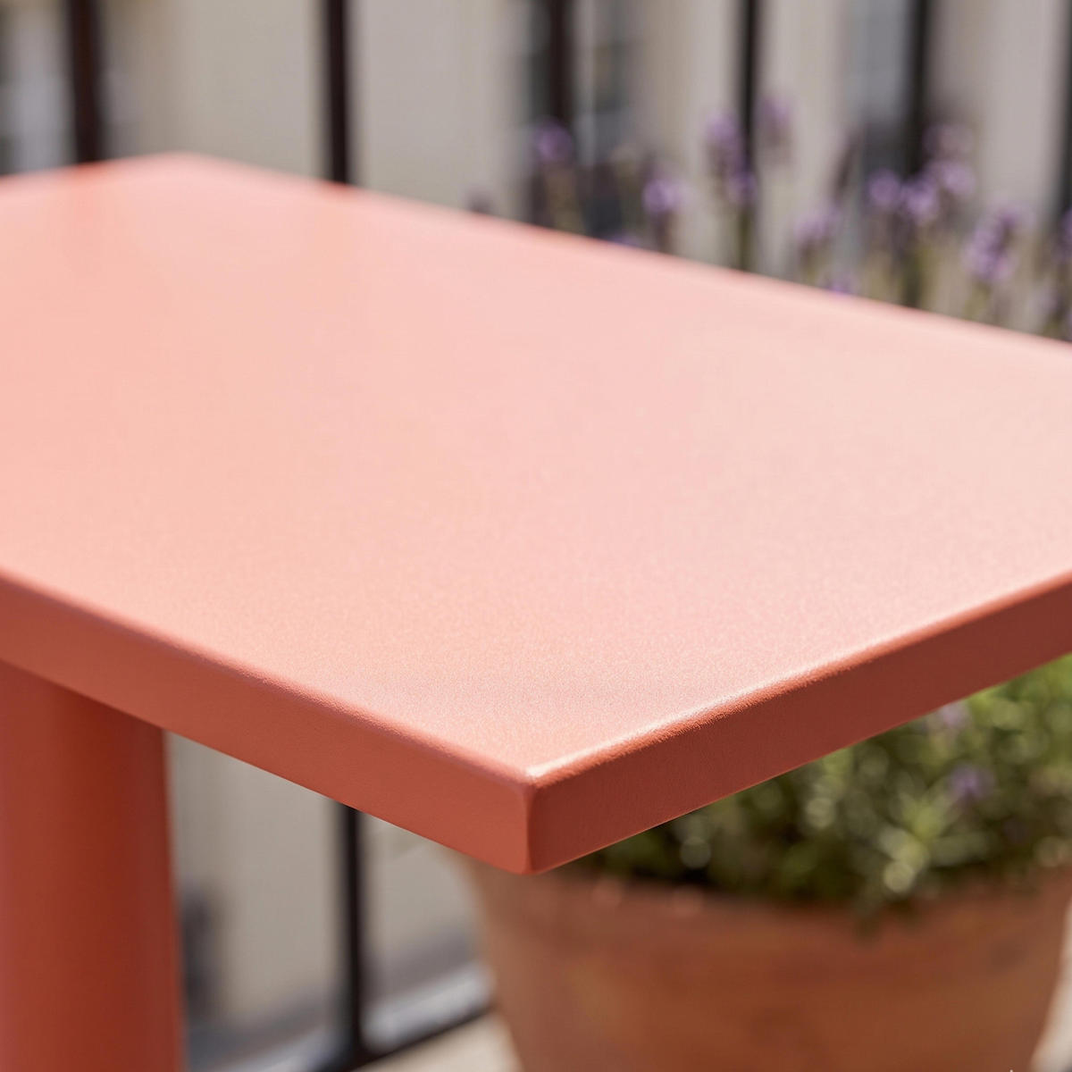 BISTROTISCH, Tonfarbe - Pink, Metall (70/70/72cm) - Oviala