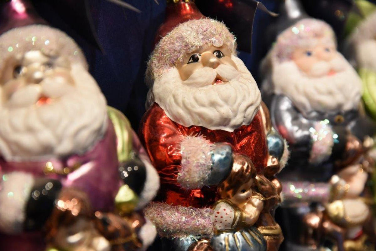 CHRISTBAUMSCHMUCK Engel mit Herzkette messinggold matt 9 cm - Multicolor, Metall (0.1/9/0.1cm)