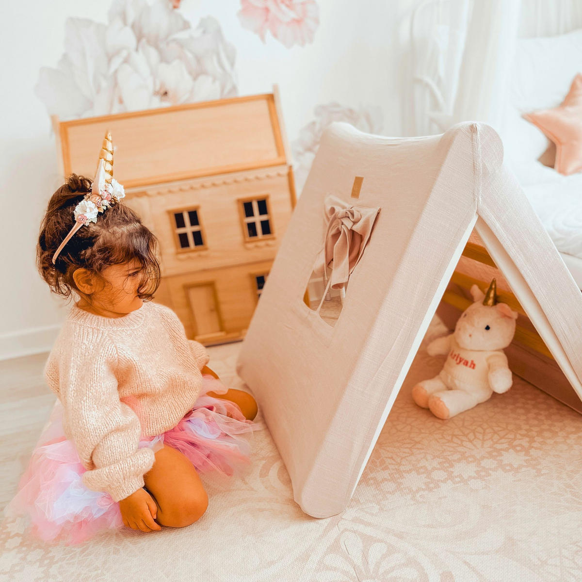 KLETTERDREIECK Haus für Kinder mit Rosa Dach, Zarter Stoff, Montessori, Grau - Rosa/Grau, Holz (59.5/59/60cm) - MeowBaby