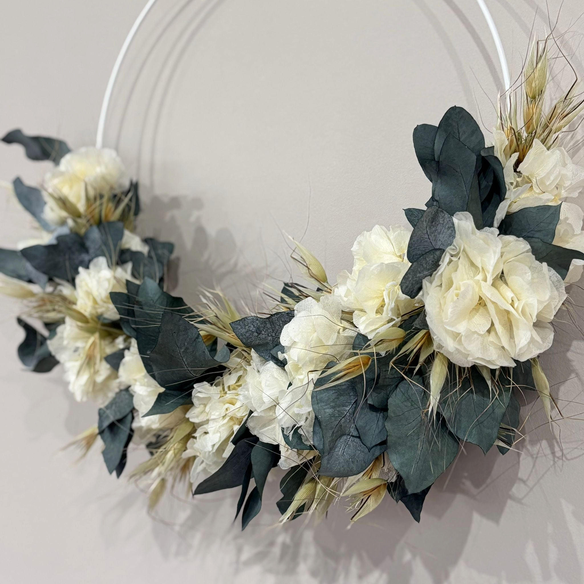 TROCKENBLUMENKRANZ Hortensie, Eukalyptus, Hafer - beige / 30 cm - Beige, Naturmaterialien (30cm) - Lykke & You