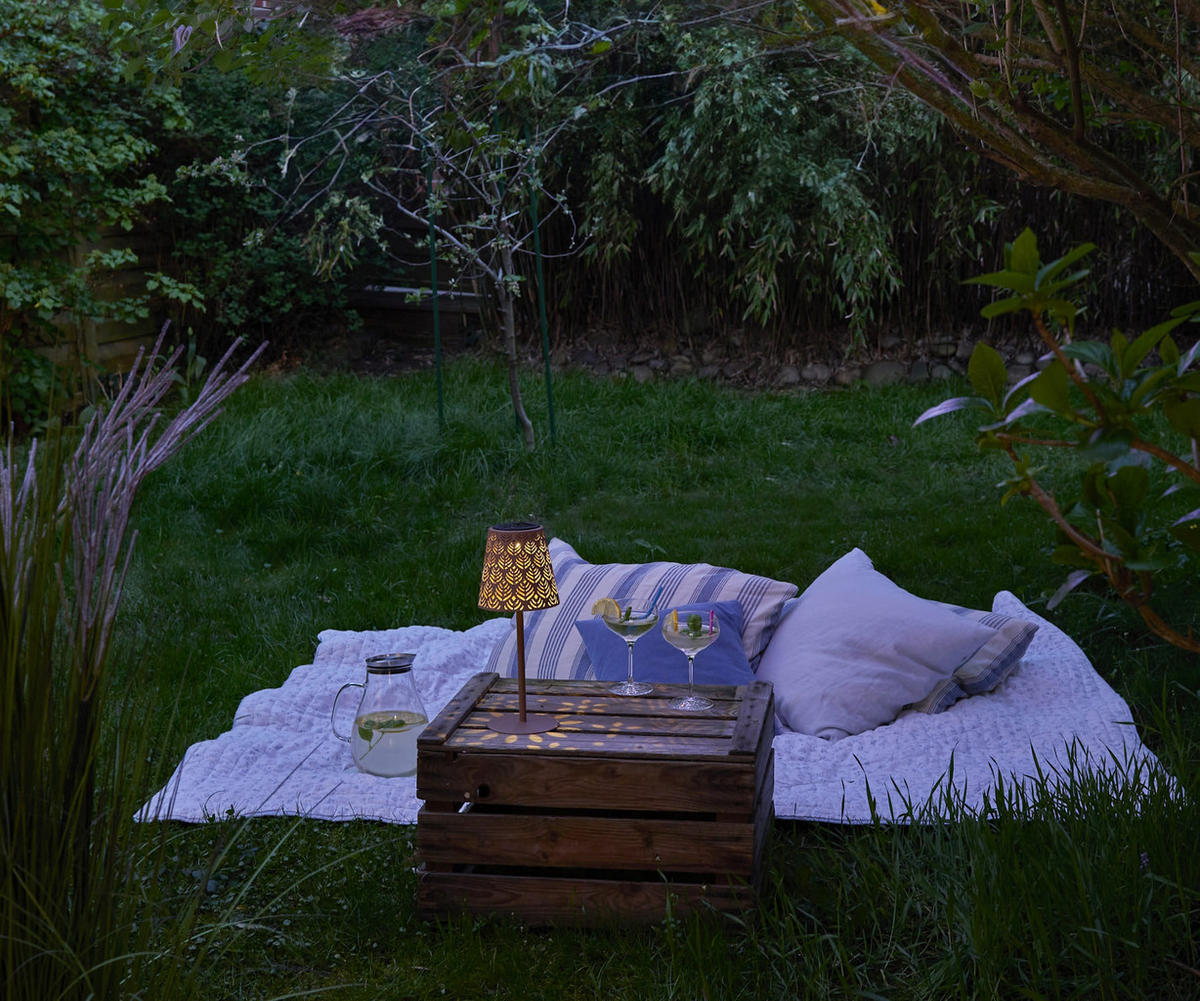 LED-SOLAR-TISCHLEUCHTE - wetterfest mit Dämmerungssensor und Schattenspiel für Garten und Terrasse, 2er-Set - Weiß, Metall (12/12/30cm) - Northpoint