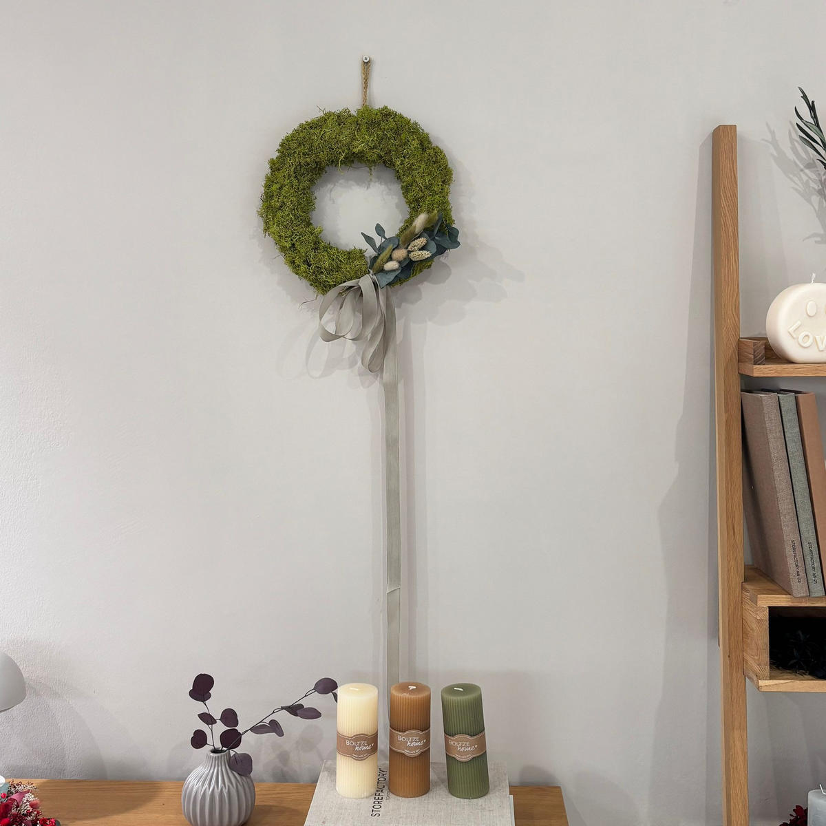 TROCKENBLUMEN Isländischer Reindeermooskranz mit Gesteck grün - Grün, Naturmaterialien (8cm) - Lykke & You