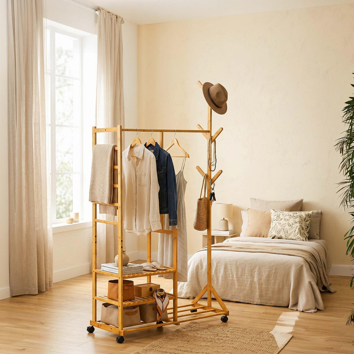 KLEIDERSTÄNDER Natur Bambus mit Rollen 6 Haken 4 Ablagen 176 cm - Hellbraun, Holz/Kunststoff (100/176/38cm) - Relaxdays
