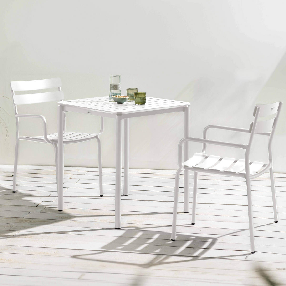 GARTENSET, quadratisch (70 x 70cm) und 2 Sessel, Weiß - Weiß, Metall - Oviala