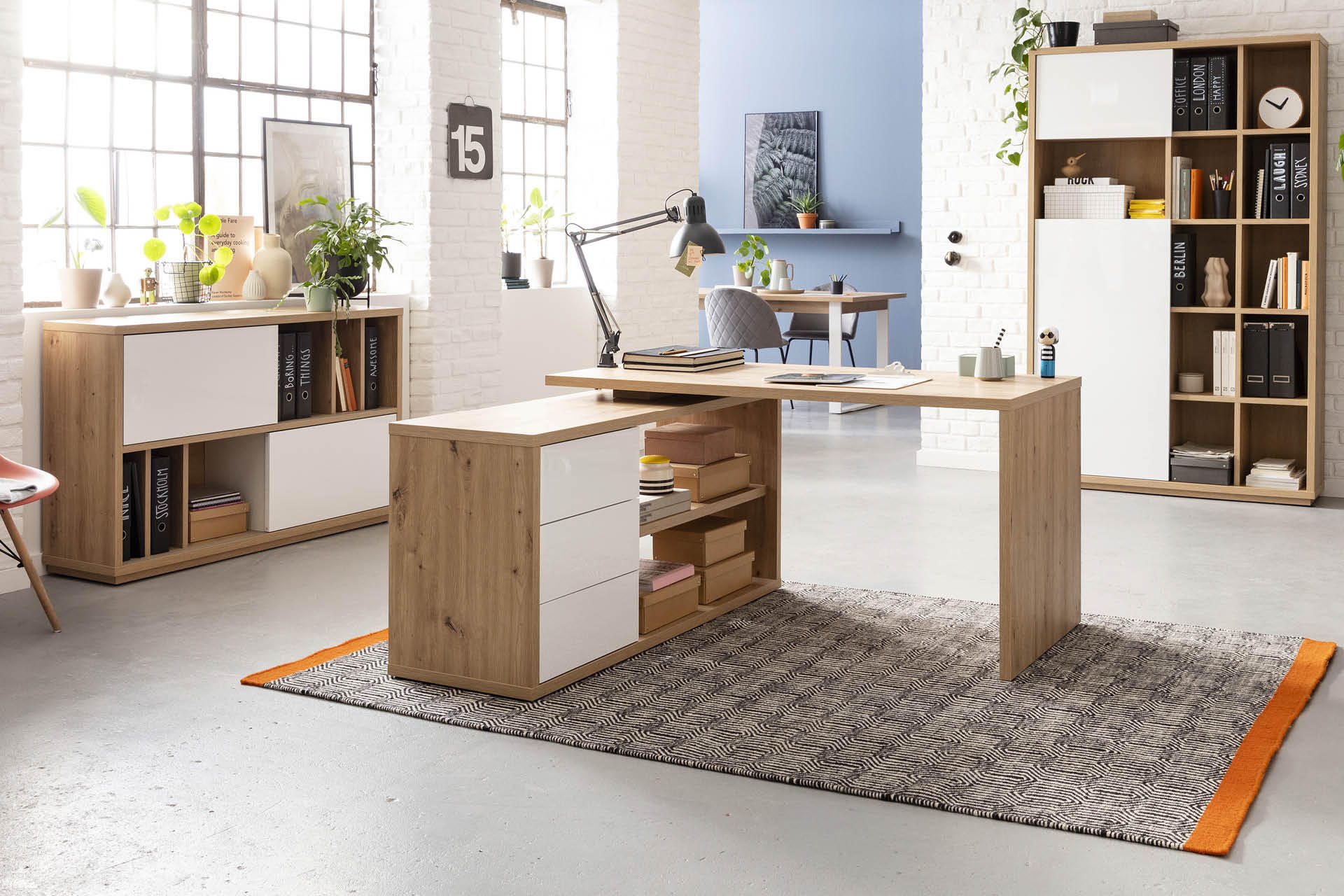 Büromöbel aus holz in weiß und holzfarben, Serie Collegio Office