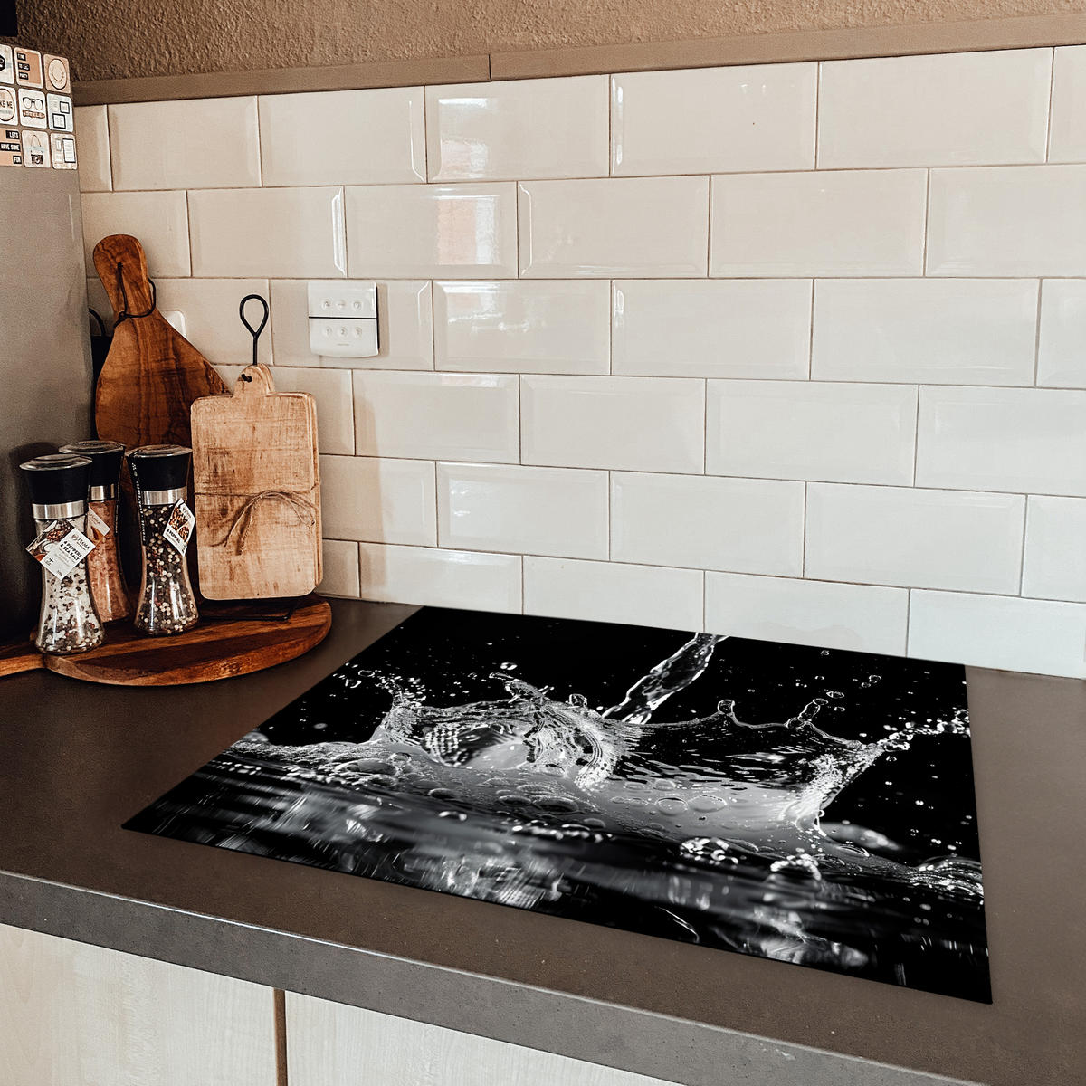 HERDABDECKPLATTE Wasser - Spritzwasser - Schwarz Herdabdeckung Induktionsfeld 65x52 cm - Schwarz, Kunststoff (65/52/0.2cm) - MuchoWow