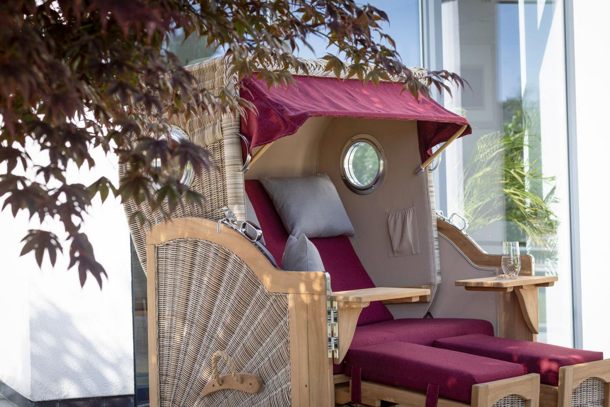 STRANDKORB Komplettset: Ammersee Grande XL Teak Bullauge - PE shell - Modell 594 - Rot/Grau, Holz/Kunststoff (142/165/95cm) - bene living