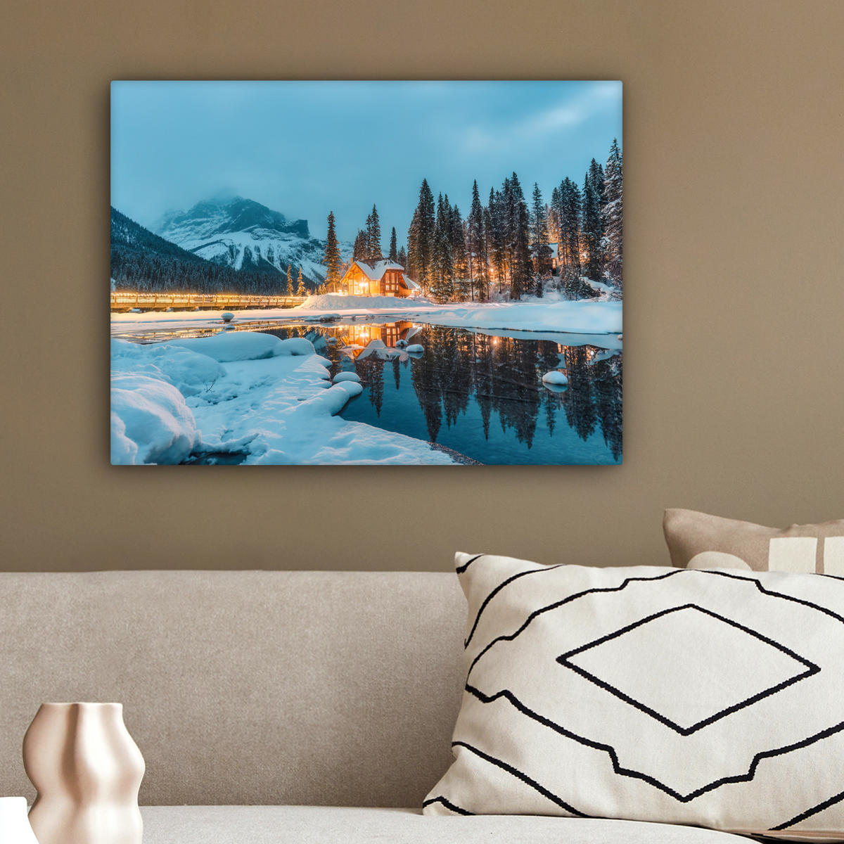 LEINWANDBILD Winterlandschaft - Natur - Haus - Berge - Schnee 40x30 cm - Hellblau, Textil (40/30cm) - MuchoWow