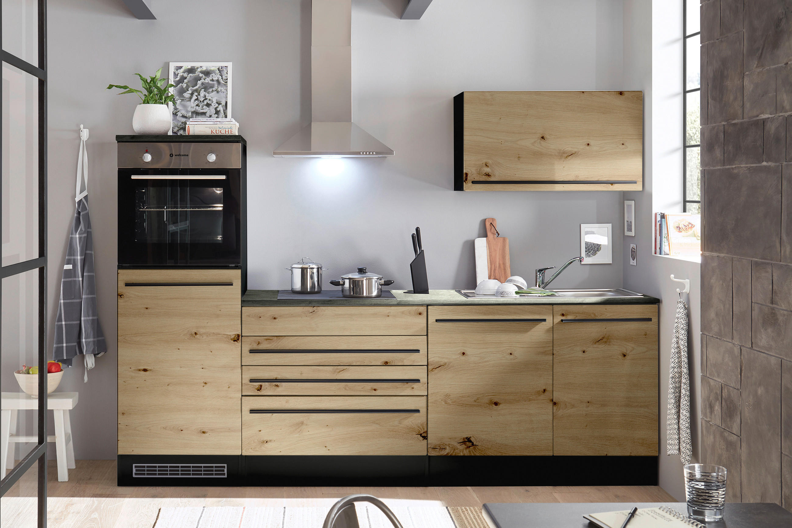 XXXL Küchenratgeber - Singleküchen, Holzküche, Küchenzeilen, Küchenblock, Küche in Holzoptik und schwarzen Akzenten