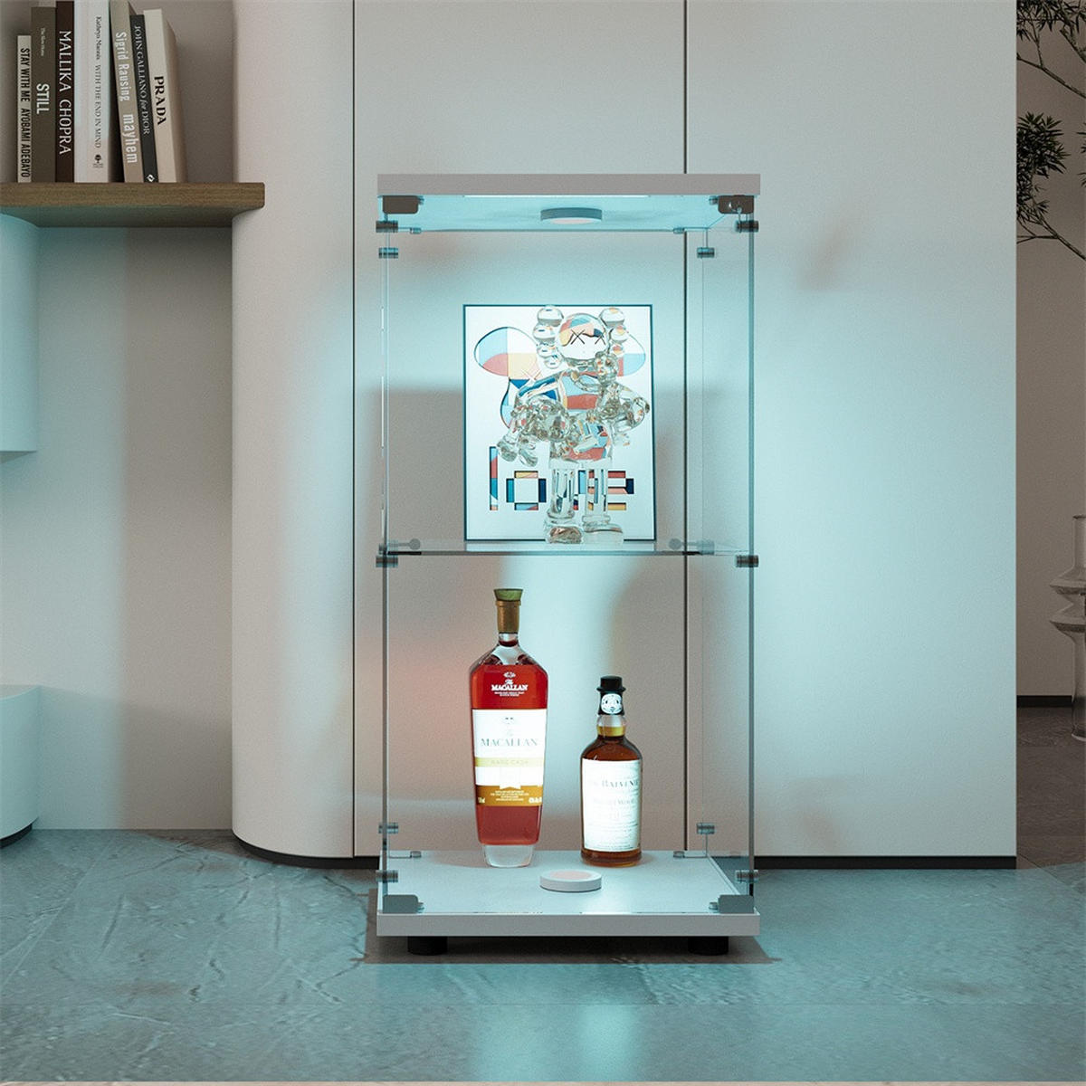 VITRINE - Glasvitrine mit 1 Tür und 2 Ebenen - integrierte LED-Spot-Beleuchtung - Weiße Decken- und Bodenplatte - Weiß, Glas (40.35/86.2/36.5cm) - DELFA