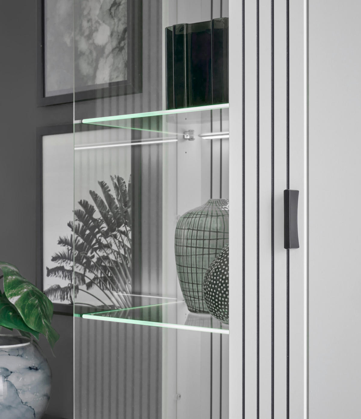 VITRINE weiß matt, Vitrinenschrank 75 x 180 cm mit Soft-Close-Funktion - Schwarz/Weiß, Glas/Holzwerkstoff (75/180/38cm) - Furn.Design