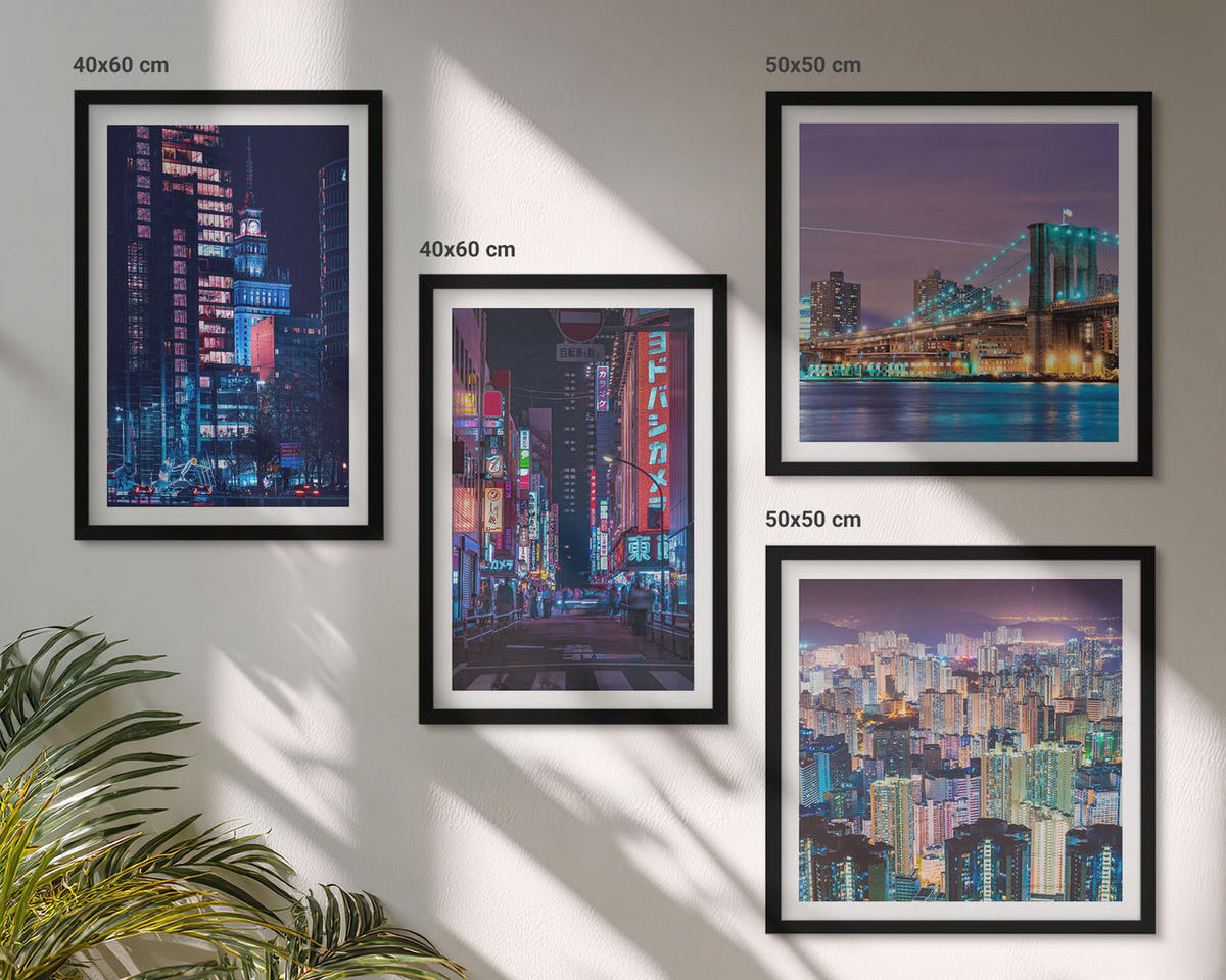 BILDER SET 4er Set - 50x50 cm & 40x60 cm Schwarzer Rahmen - Nachtstädte mit Neonlichtern - Schwarz, Kunststoff (50/50cm) - TULUP