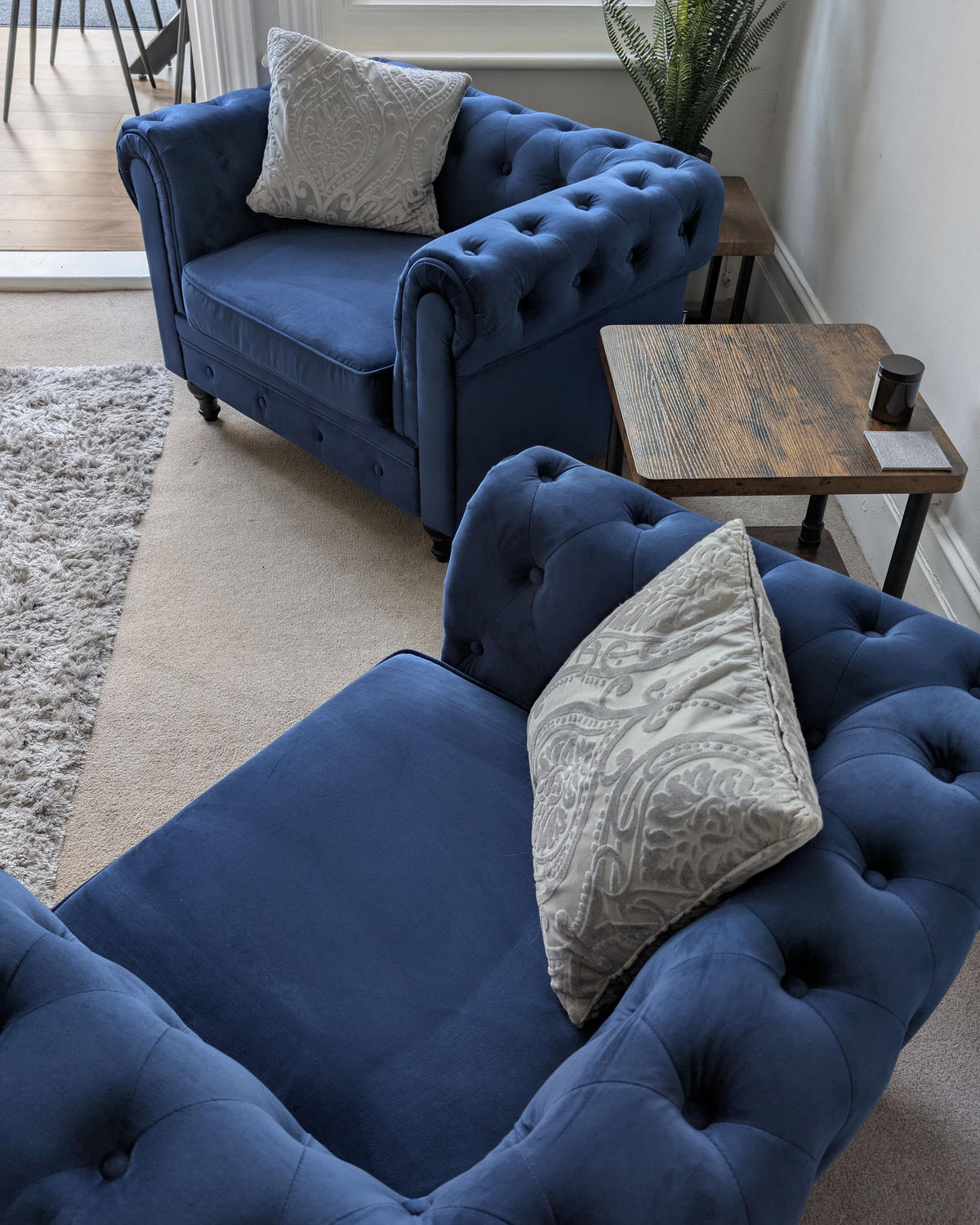KŘESLO Sametová látka kobaltově modré Chesterfield - tmavě hnědá/modrá, textil (110/70/75cm) - Beliani