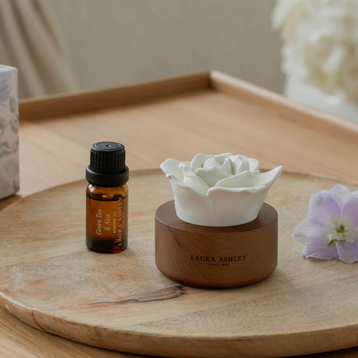 VOŇAVÉ kvety Laura Ashley - zlatá, drevo/sklo (11/9/16cm)