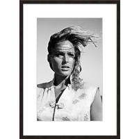 BILD mit Rahmen 51x71 cm Ursula Andress Schwarz-Weiß - Weiß, Holz (51/71cm) - artissimo