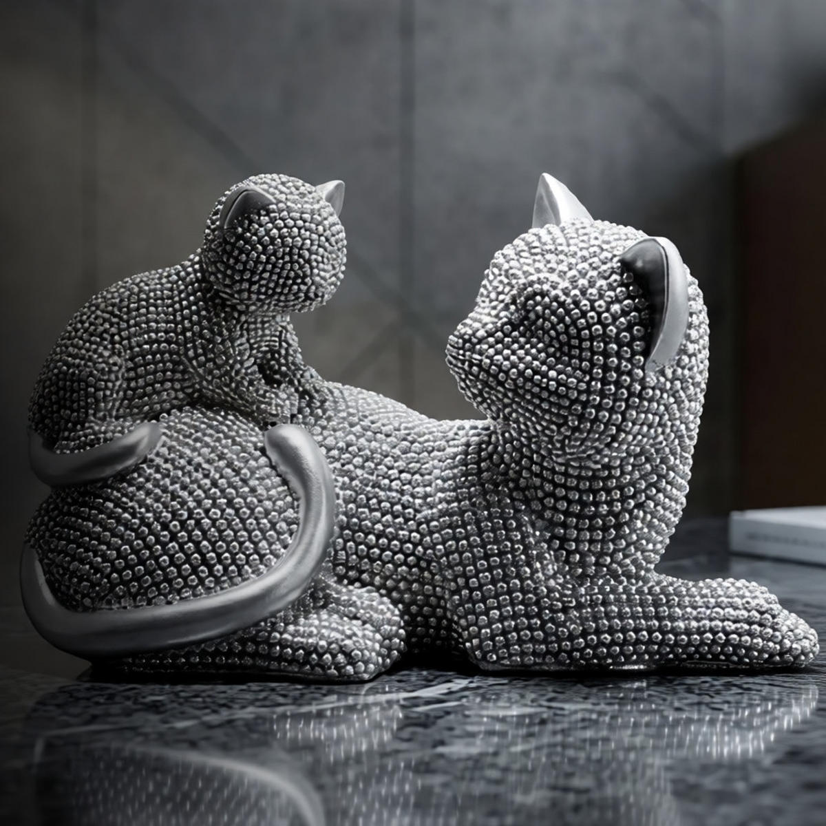 DEKOFIGUR Cat Sparky Kid, silberfarben, Polyresin, 19 x 9 x 13 cm, Motiv: Katze - Silberfarben, Kunststoff (19/13/9cm) - Mauro Ferretti