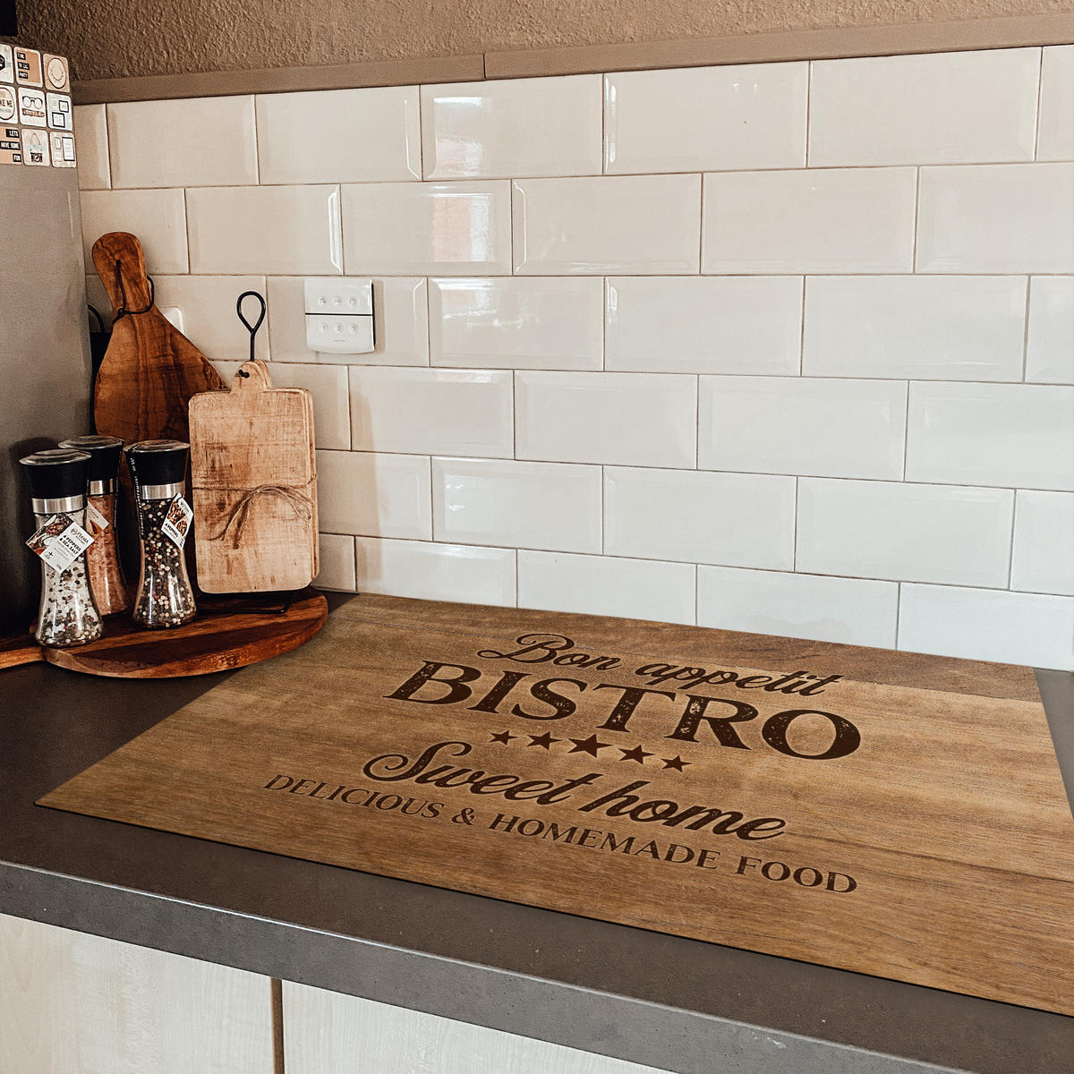HERDABDECKPLATTE Zitat - Bistro - Guten Appetit - Süßes Zuhause - Holzmaserung 81x52 cm - Braun, Kunststoff (81.2/0.2/52cm) - MuchoWow