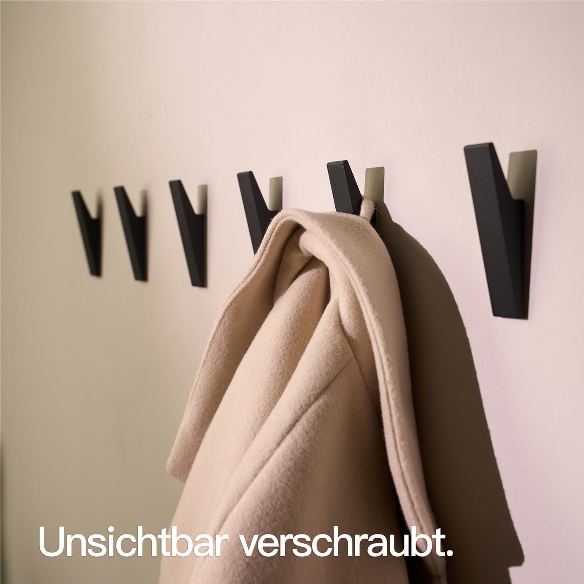 GARDEROBENHAKEN MIT VERSTECKTER VERSCHRAUBUNG - Schwarz, Metall (2/9/3cm) - Designfabrik Hamburg