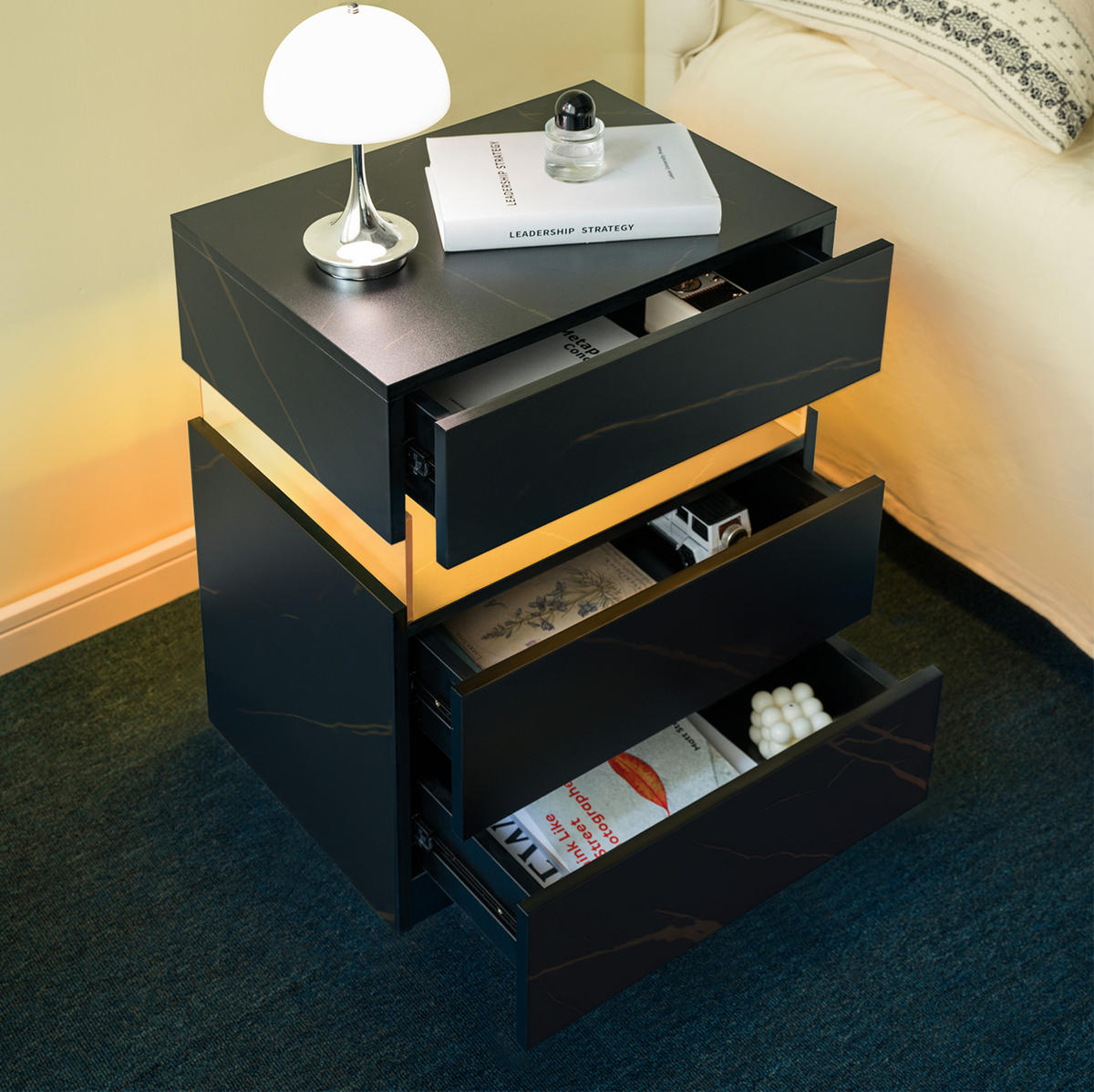 NACHTTISCH 48/38/61 cm Schwarz/Gold aus Holzwerkstoff mit LED-Beleuchtung - Schwarz, Holzwerkstoff (38/61/48cm) - OKWISH