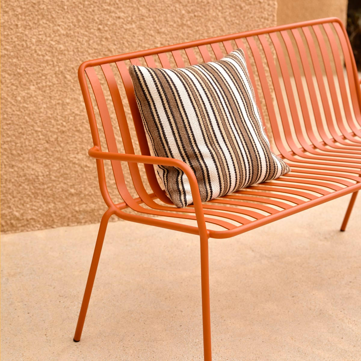 GARTENBANK Gaby Orange aus Metall - Orange, Metall (132/80/57cm) - Tikamoon