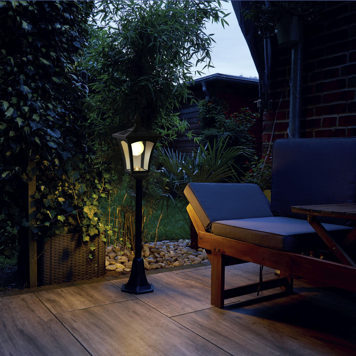 LED-SOLAR-GARTENSTEHLEUCHTE mit Bewegungsmelder Dämmerungssensor für Garten Terasse Balkon warmweißes Licht 3000K 20lm IP44 3-in-1 - Schwarz, Kunststoff (17.5/17.5/175cm) - Northpoint