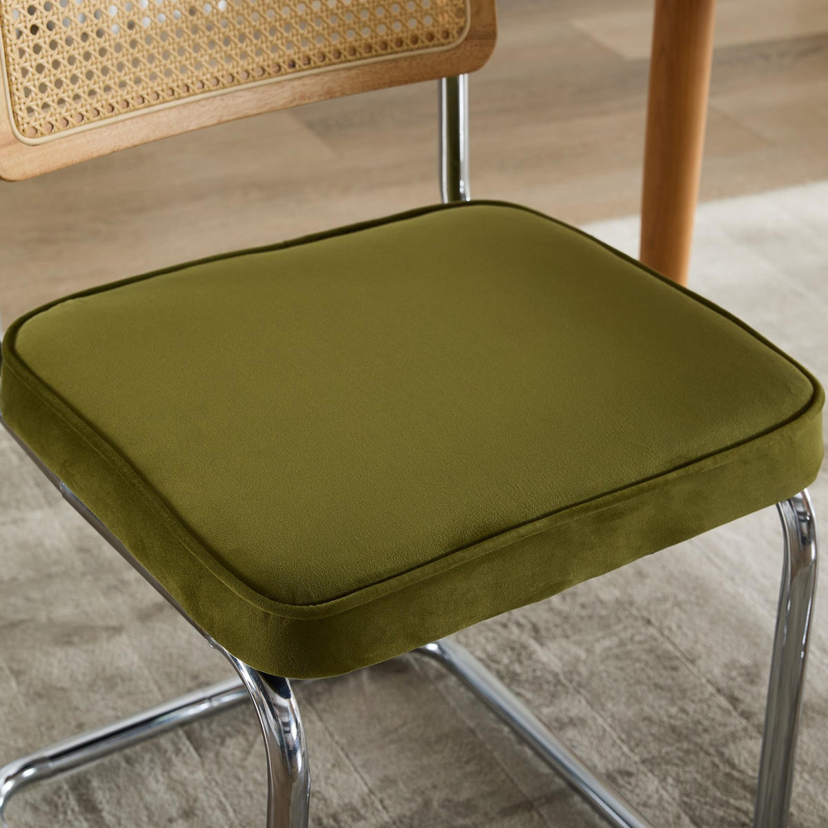 ESSZIMMERSTUHL Set 2er Olivgrün Samt & Rattan Freischwinger mit Chromgestell - Olivgrün, Textil (59/81/47cm) - Urban Meuble