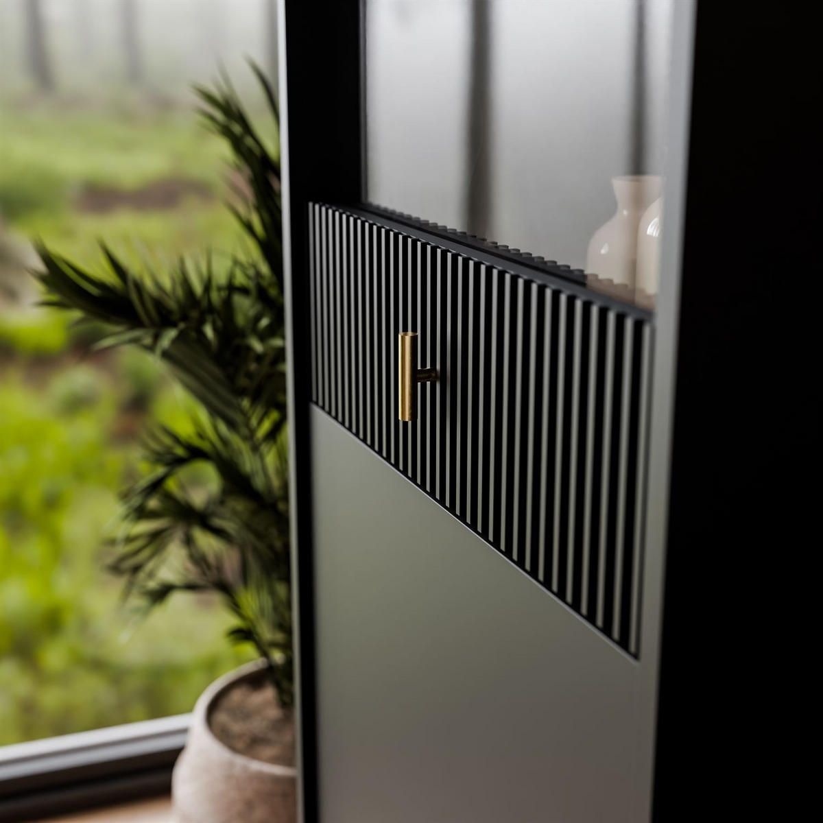 VITRINE MIDNIGHT mit Glastür auf Gestell schwarz - Schwarz, Holzwerkstoff (54/175/39cm) - Lookway