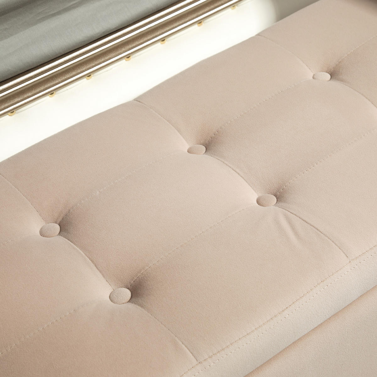 POLSTERBANK Mit Stauraum und Armlehnen DE-07128 Samtoptik, goldfarbene Beine Beige - Beige, Holz/Textil (42/65/107cm) - ComfortXL