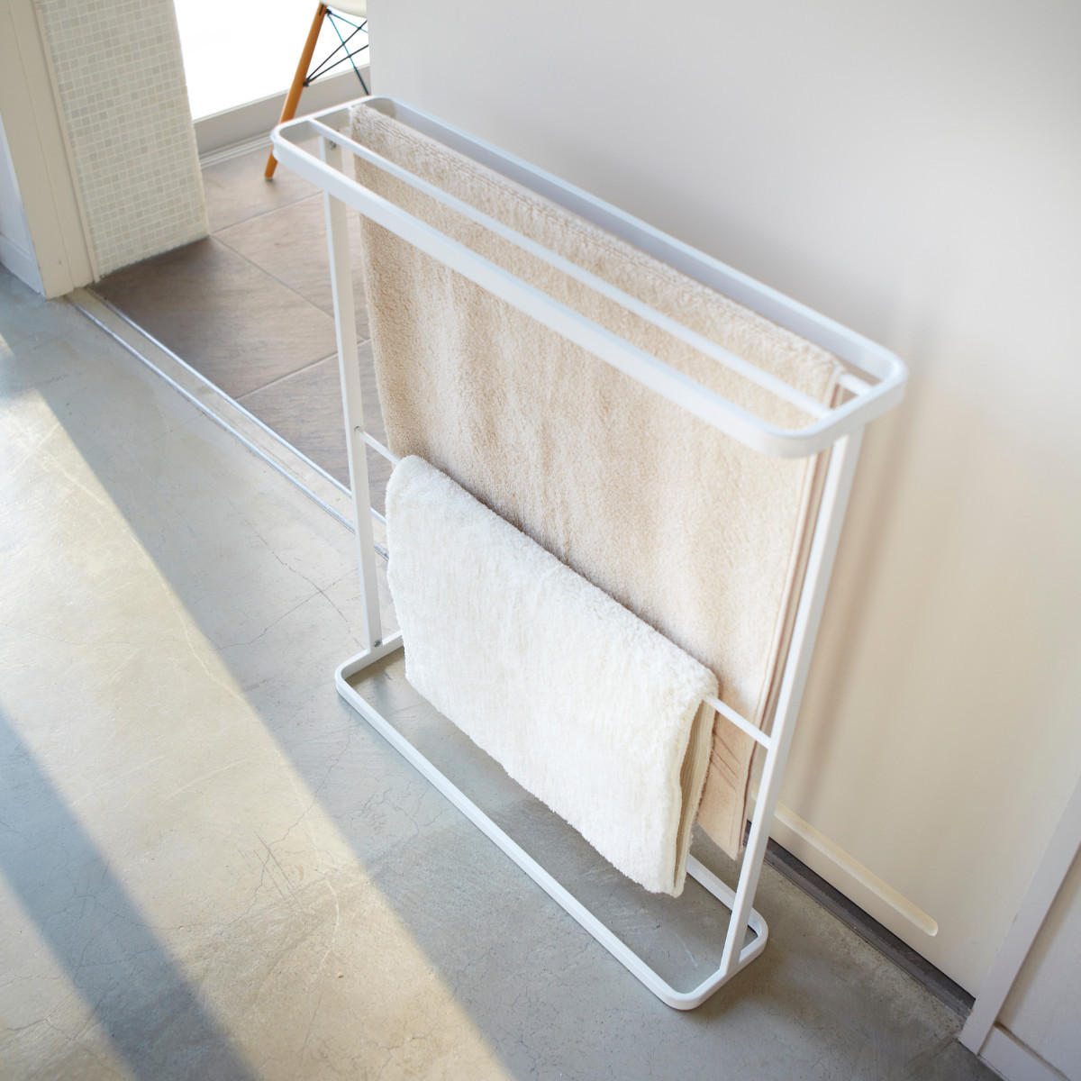 HANDTUCHSTÄNDER Tower weiß 65/75/15 cm - Weiß, Metall (15/75/65cm) - Yamazaki