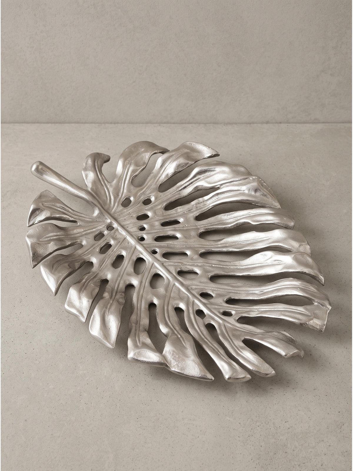 DEKOSCHALE MILNA, Aluminium, handgefertigt, Silber, 36 x 29 x 4 cm - Silberfarben, Metall (4cm) - KADIMA DESIGN