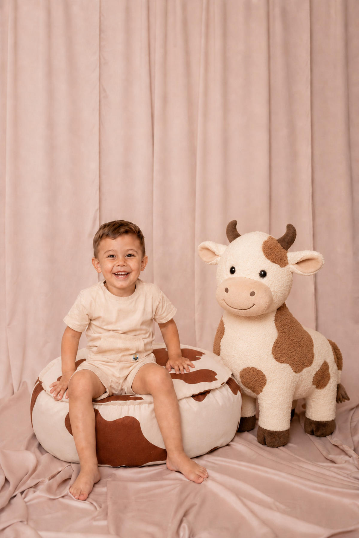 KINDER Sitzpouf Kuhmuster rund – weiches Kissen fürs Kinderzimmer - Creme/Braun, Textil (65/30/65cm) - Bees & Blooms