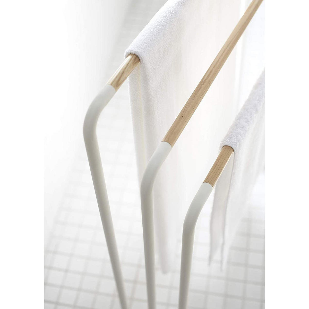 YAMAZAKI Handtuchhalter Plane 7467 in Weiß - Elegantes Design für Ihr Badezimmer - Weiß, Metall (70/83/19cm) - Yamazaki