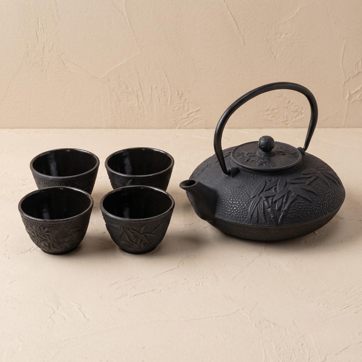TEEKANNE Gusseisen mit Sieb Naro Schwarz 800 ml 18/22/15 cm - Schwarz, Metall (22/18cm) - AROMELIO
