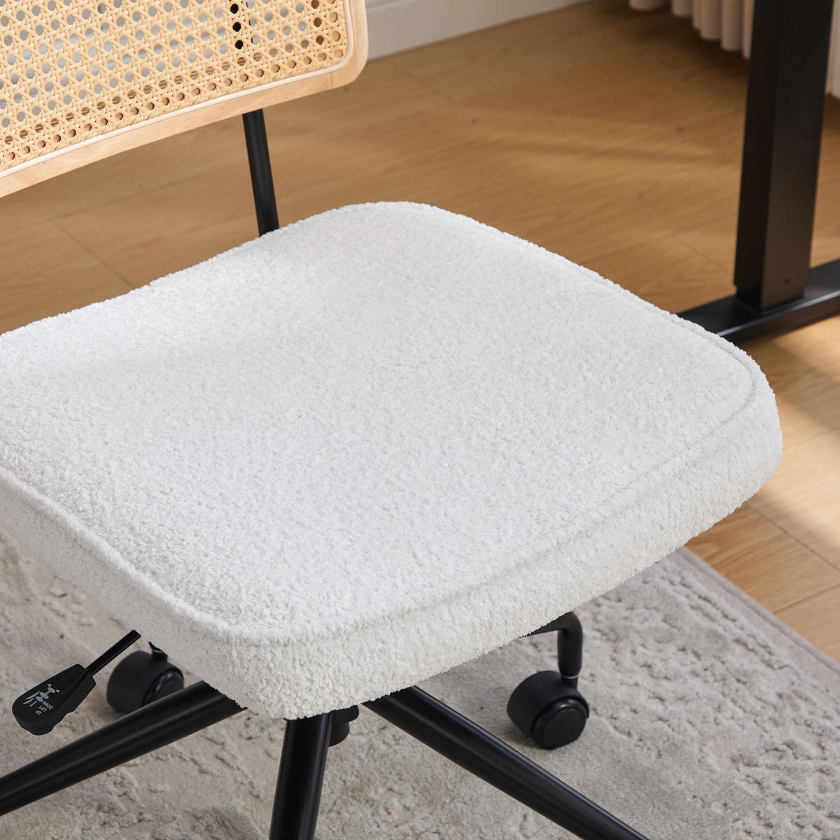 DREHSTUHL DE-36881 mit Rattan-Rückenlehne und Chenille-Sitz Elfenbein - Creme, Metall (58.5/91.5/55cm) - ComfortXL