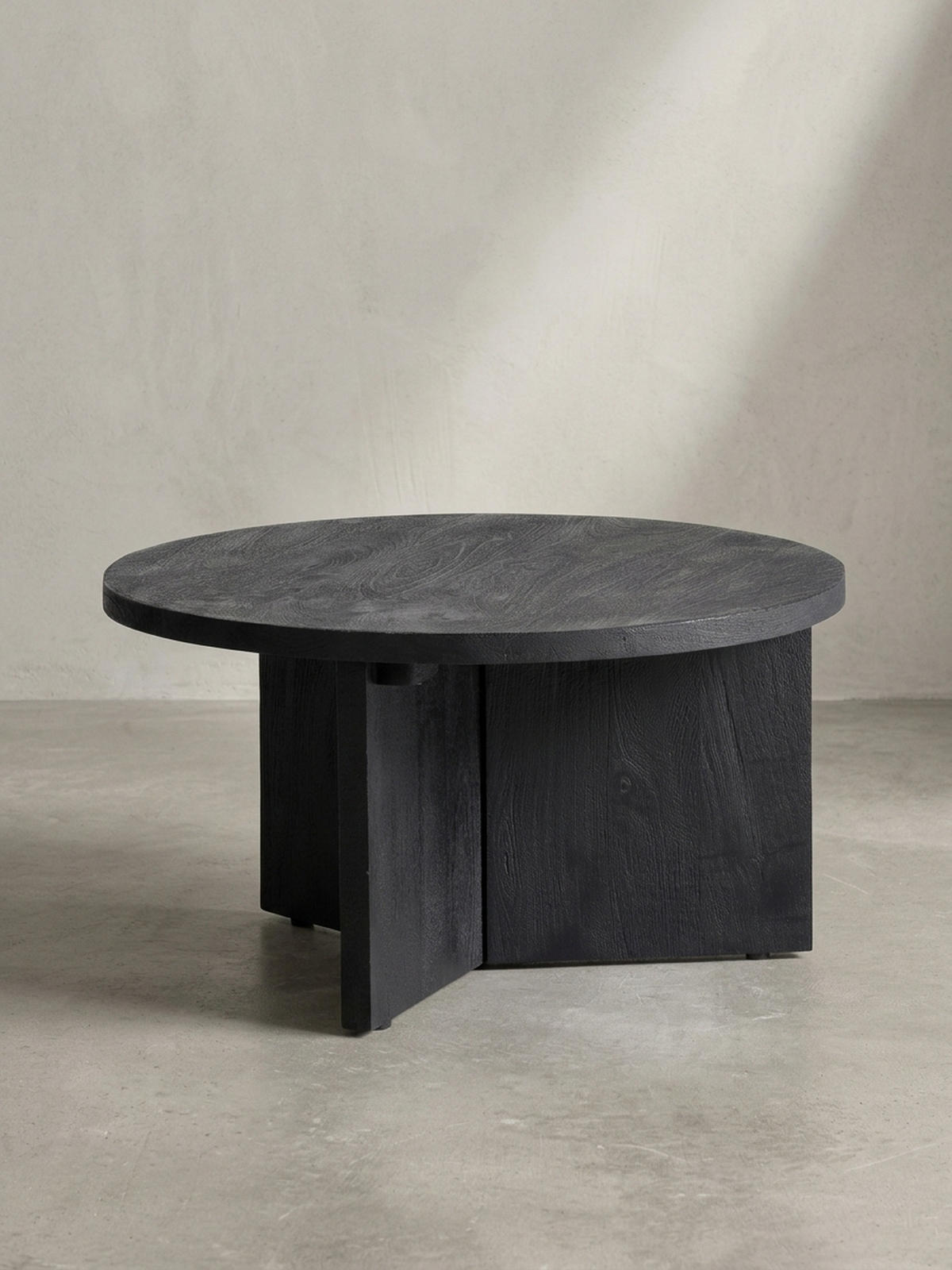 COUCHTISCH rund in Schwarz, aus Massivholz Mango, 60x60x33cm, Dreibein-Design, mit Naturholzmaserung - Schwarz, Holz (60/60/33cm) - KADIMA DESIGN