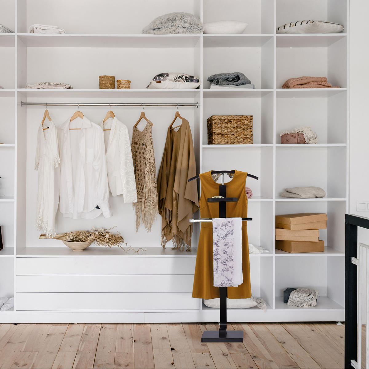 HERRENDIENER - Schwarz, Holzwerkstoff/Metall (46/112/32cm) - Relaxdays