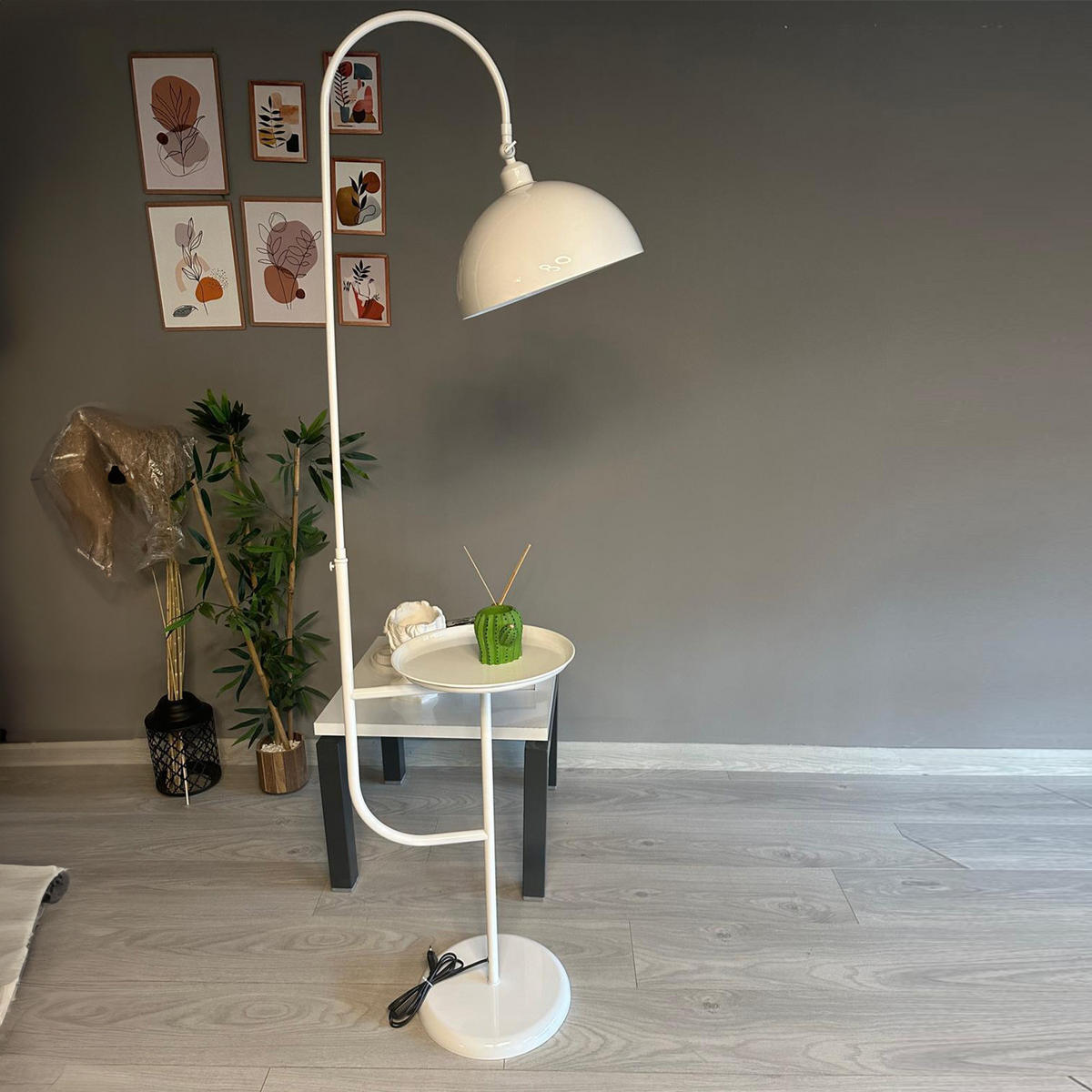 STEHLAMPE Gorkiede aus Metall mit Dimmer und Ablage - Weiß, Metall (37/37/170cm) - Bamyum